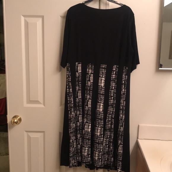 Anne Klein Black & White dress - Picture 4 of 5